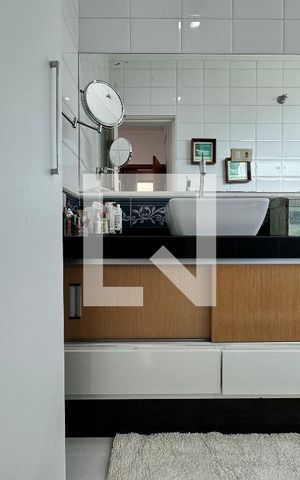 Casa à venda com 140m², 3 quartos e 2 vagas Casa à venda com 140m², 3 quartos e 2 vagasBanheiro da Suíte