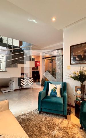 Casa à venda com 140m², 3 quartos e 2 vagas Casa à venda com 140m², 3 quartos e 2 vagasSala de TV