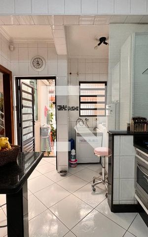 Casa à venda com 140m², 3 quartos e 2 vagas Casa à venda com 140m², 3 quartos e 2 vagasCozinha