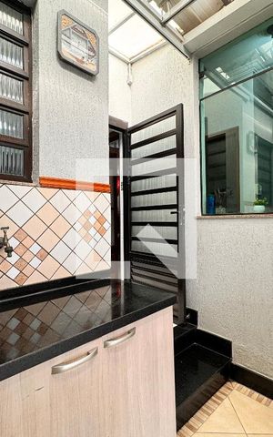 Casa à venda com 140m², 3 quartos e 2 vagas Casa à venda com 140m², 3 quartos e 2 vagasChurrasqueira