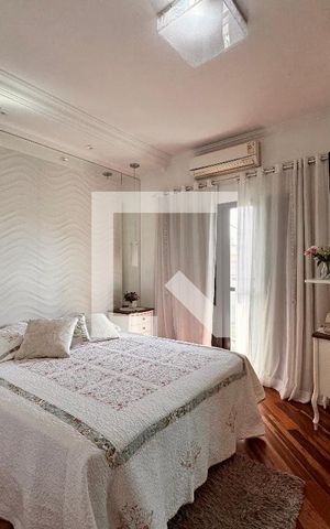 Casa à venda com 140m², 3 quartos e 2 vagas Casa à venda com 140m², 3 quartos e 2 vagasSuite