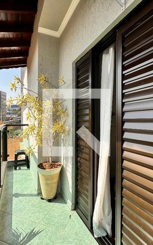 Casa à venda com 140m², 3 quartos e 2 vagas Casa à venda com 140m², 3 quartos e 2 vagasSacada