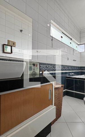 Casa à venda com 140m², 3 quartos e 2 vagas Casa à venda com 140m², 3 quartos e 2 vagasBanheiro da Suíte