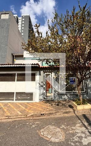 Casa à venda com 140m², 3 quartos e 2 vagas Casa à venda com 140m², 3 quartos e 2 vagasFachada