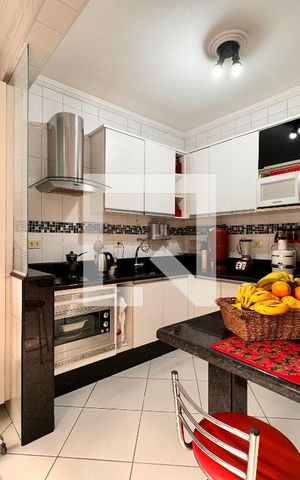 Casa à venda com 140m², 3 quartos e 2 vagas Casa à venda com 140m², 3 quartos e 2 vagasCozinha