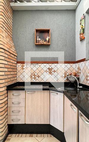 Casa à venda com 140m², 3 quartos e 2 vagas Casa à venda com 140m², 3 quartos e 2 vagasChurrasqueira