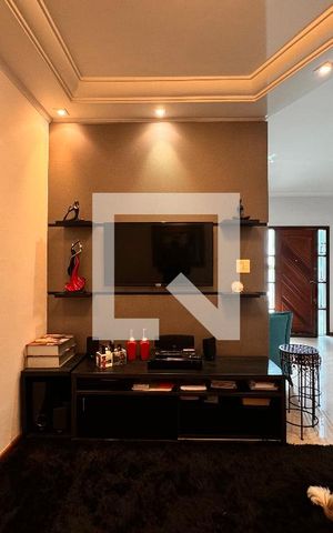 Casa à venda com 140m², 3 quartos e 2 vagas Casa à venda com 140m², 3 quartos e 2 vagasSala de TV