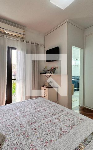 Casa à venda com 140m², 3 quartos e 2 vagas Casa à venda com 140m², 3 quartos e 2 vagasSuite