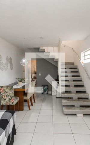 Casa à venda com 138m², 4 quartos e 2 vagas Casa à venda com 138m², 4 quartos e 2 vagasSala