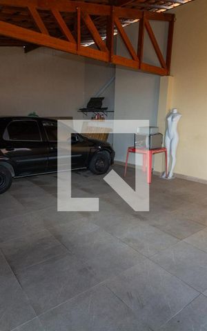 Casa à venda com 200m², 4 quartos e 3 vagas Casa à venda com 200m², 4 quartos e 3 vagasÁrea Externa