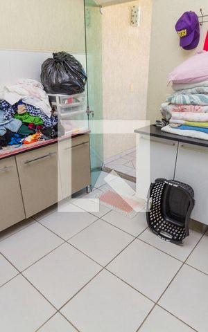 Casa à venda com 200m², 4 quartos e 3 vagas Casa à venda com 200m², 4 quartos e 3 vagasÁrea de Serviço