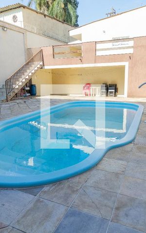 Casa à venda com 200m², 4 quartos e 3 vagas Casa à venda com 200m², 4 quartos e 3 vagasÁrea Externa