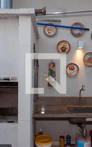 Casa à venda com 290m², 4 quartos e 2 vagas Casa à venda com 290m², 4 quartos e 2 vagasChurrasqueira