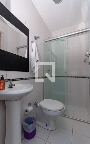 Casa à venda com 290m², 4 quartos e 2 vagas Casa à venda com 290m², 4 quartos e 2 vagasBanheiro de Serviço