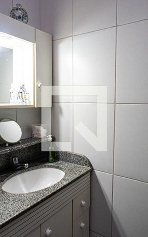 Casa à venda com 139m², 6 quartos e 2 vagas Casa à venda com 139m², 6 quartos e 2 vagasBanheiro