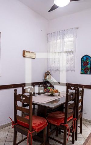 Casa à venda com 139m², 6 quartos e 2 vagas Casa à venda com 139m², 6 quartos e 2 vagasCopa