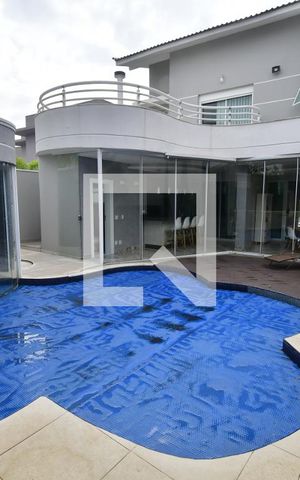 Casa de condomínio à venda com 311m², 4 quartos e 4 vagasPiscina
