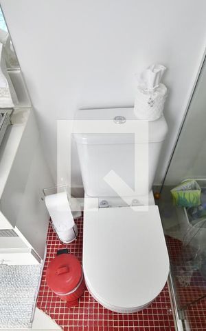 Casa de condomínio à venda com 311m², 4 quartos e 4 vagasBanheiro de serviço