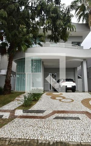 Casa de condomínio à venda com 311m², 4 quartos e 4 vagasFachada