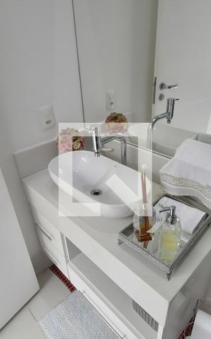 Casa de condomínio à venda com 311m², 4 quartos e 4 vagasBanheiro de serviço