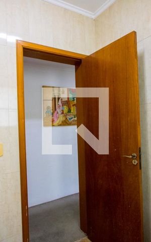 Casa à venda com 300m², 3 quartos e 3 vagas Casa à venda com 300m², 3 quartos e 3 vagasBanheiro social