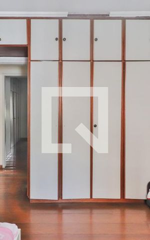 Casa à venda com 262m², 4 quartos e 4 vagas Casa à venda com 262m², 4 quartos e 4 vagasQuarto 1