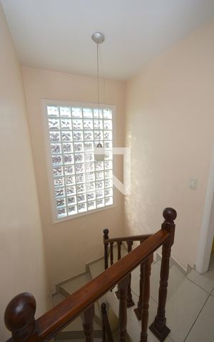 Casa à venda com 400m², 3 quartos e 3 vagasEscada