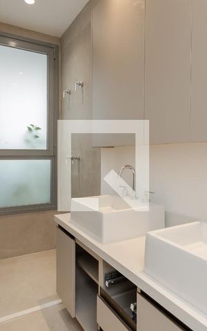 Apartamento à venda com 197m², 3 quartos e 3 vagas Apartamento à venda com 197m², 3 quartos e 3 vagasBanheiro da Suíte 1