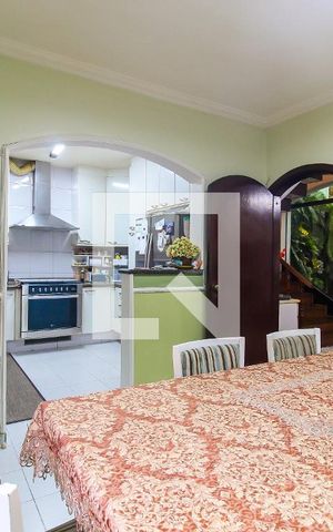 Casa para alugar com 270m², 3 quartos e 3 vagas Casa para alugar com 270m², 3 quartos e 3 vagasCozinha