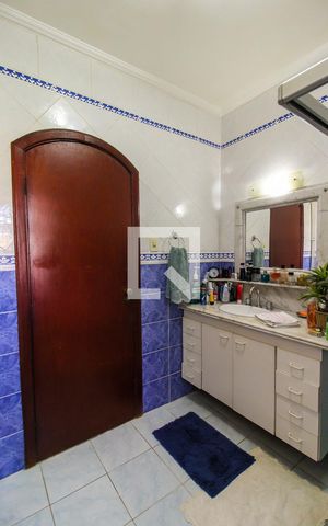 Casa para alugar com 270m², 3 quartos e 3 vagas Casa para alugar com 270m², 3 quartos e 3 vagasBanheiro 2