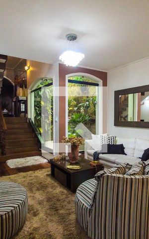 Casa para alugar com 270m², 3 quartos e 3 vagas Casa para alugar com 270m², 3 quartos e 3 vagasSala