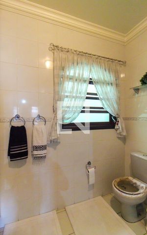 Casa para alugar com 270m², 3 quartos e 3 vagas Casa para alugar com 270m², 3 quartos e 3 vagasBanheiro da Suíte