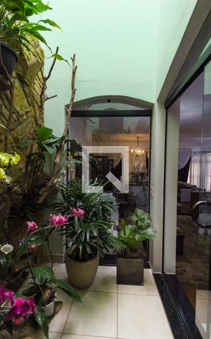 Casa para alugar com 270m², 3 quartos e 3 vagas Casa para alugar com 270m², 3 quartos e 3 vagasJardim de inverno
