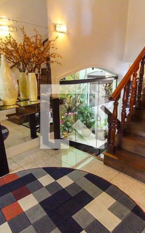 Casa para alugar com 270m², 3 quartos e 3 vagas Casa para alugar com 270m², 3 quartos e 3 vagasHall