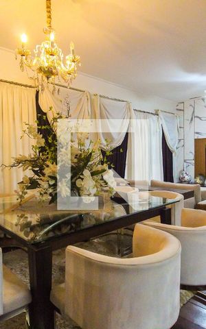 Casa para alugar com 270m², 3 quartos e 3 vagas Casa para alugar com 270m², 3 quartos e 3 vagasSala