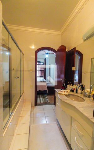 Casa para alugar com 270m², 3 quartos e 3 vagas Casa para alugar com 270m², 3 quartos e 3 vagasBanheiro da Suíte