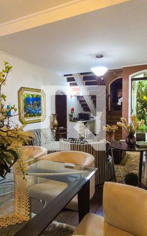 Casa para alugar com 270m², 3 quartos e 3 vagas Casa para alugar com 270m², 3 quartos e 3 vagasSala