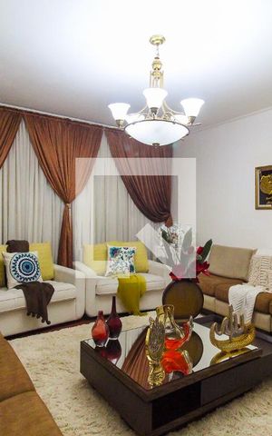 Casa para alugar com 270m², 3 quartos e 3 vagas Casa para alugar com 270m², 3 quartos e 3 vagasSala de estar