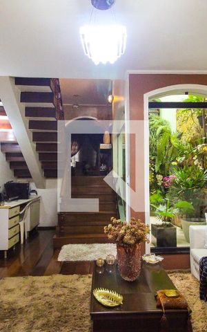 Casa para alugar com 270m², 3 quartos e 3 vagas Casa para alugar com 270m², 3 quartos e 3 vagasSala