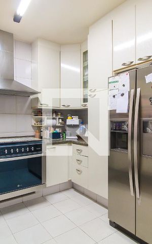 Casa para alugar com 270m², 3 quartos e 3 vagas Casa para alugar com 270m², 3 quartos e 3 vagasCozinha