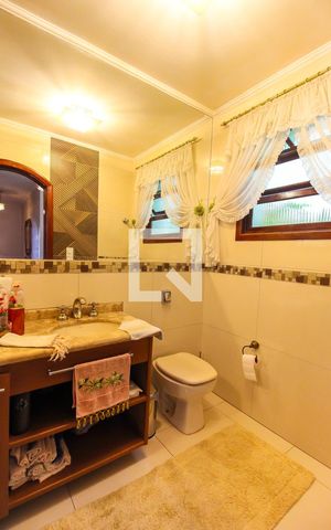 Casa para alugar com 270m², 3 quartos e 3 vagas Casa para alugar com 270m², 3 quartos e 3 vagasLavabo