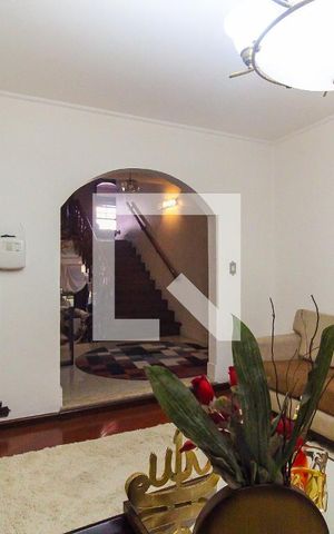 Casa para alugar com 270m², 3 quartos e 3 vagas Casa para alugar com 270m², 3 quartos e 3 vagasSala de estar