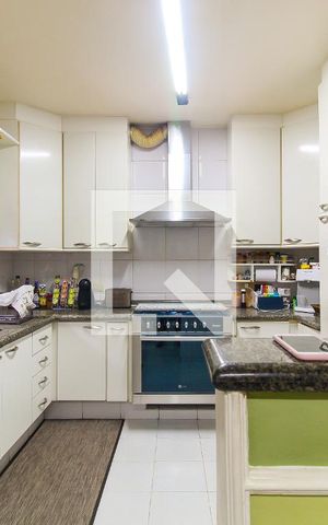 Casa para alugar com 270m², 3 quartos e 3 vagas Casa para alugar com 270m², 3 quartos e 3 vagasCozinha