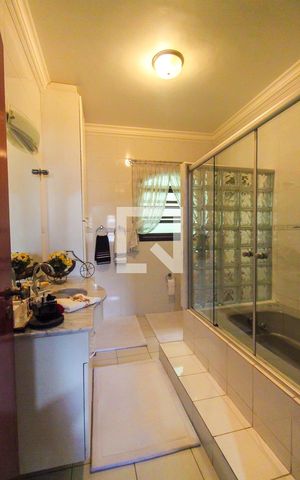 Casa para alugar com 270m², 3 quartos e 3 vagas Casa para alugar com 270m², 3 quartos e 3 vagasBanheiro da Suíte