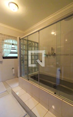Casa para alugar com 270m², 3 quartos e 3 vagas Casa para alugar com 270m², 3 quartos e 3 vagasBanheiro da Suíte