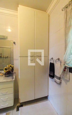 Casa para alugar com 270m², 3 quartos e 3 vagas Casa para alugar com 270m², 3 quartos e 3 vagasBanheiro da Suíte