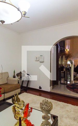 Casa para alugar com 270m², 3 quartos e 3 vagas Casa para alugar com 270m², 3 quartos e 3 vagasSala de estar