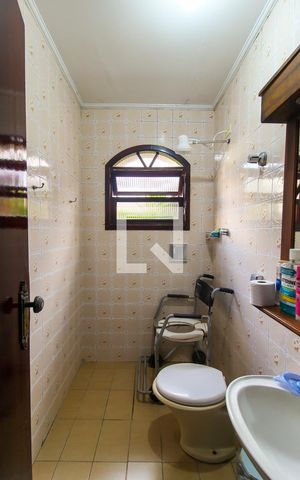 Casa para alugar com 270m², 3 quartos e 3 vagas Casa para alugar com 270m², 3 quartos e 3 vagasBanheiro de serviço