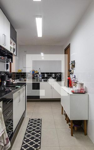 Apartamento à venda com 147m², 3 quartos e 2 vagas Apartamento à venda com 147m², 3 quartos e 2 vagasCozinha