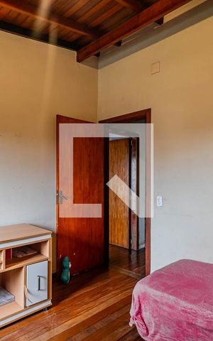 Casa à venda com 278m², 7 quartos e 3 vagas Casa à venda com 278m², 7 quartos e 3 vagasQuarto 2